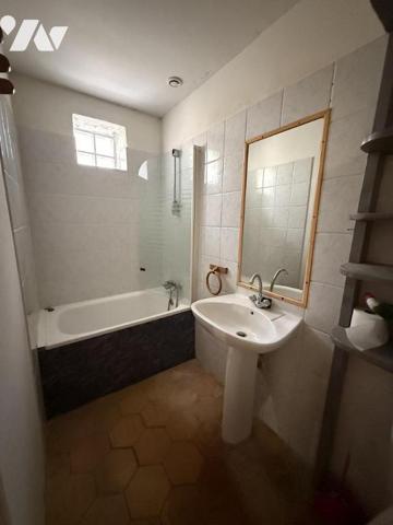 MALICORNE SUR SARTHE : MAISON DE BOURG avec jardin