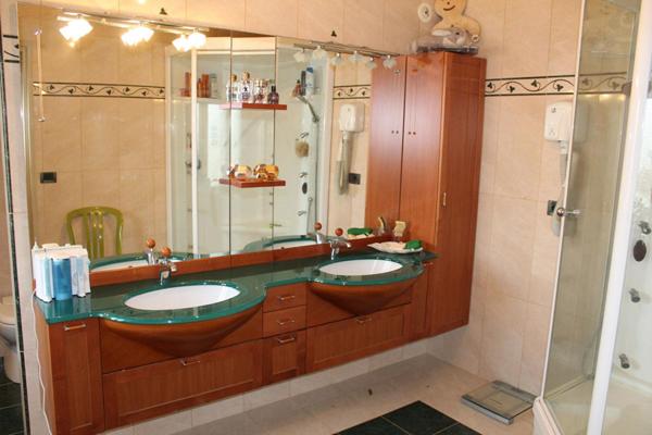 Propriété en pierre, avec un gite, une piscine, des dépendances, sur un terrain proche de trois hectares