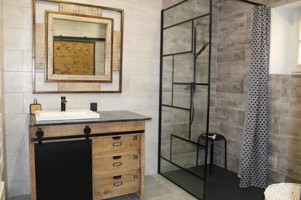 Propriété en pierre, avec un gite, une piscine, des dépendances, sur un terrain proche de trois hectares