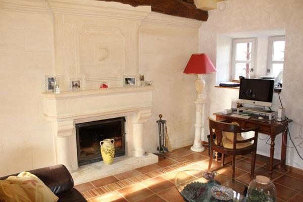 Propriété en pierre, avec un gite, une piscine, des dépendances, sur un terrain proche de trois hectares