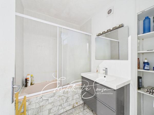 Proche Parc des Lilas, appartement traversant