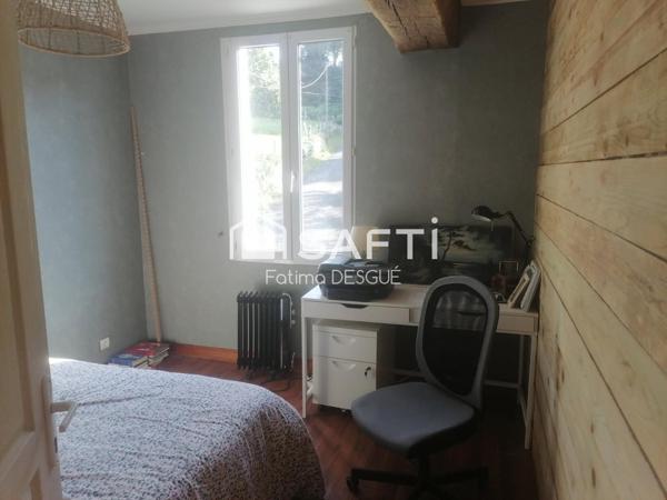 ? Maison atypique 130 m² – Terrain avec rivière – Mortain (50)