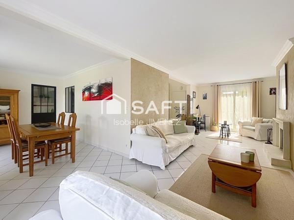 Volume, tranquillité et proche de tout pour cette belle maison de 4 chambres !