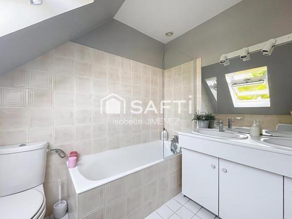Volume, tranquillité et proche de tout pour cette belle maison de 4 chambres !