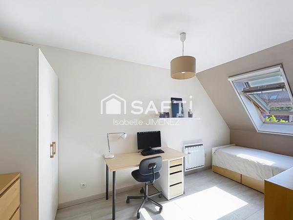 Volume, tranquillité et proche de tout pour cette belle maison de 4 chambres !