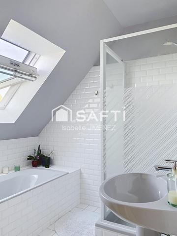 Volume, tranquillité et proche de tout pour cette belle maison de 4 chambres !