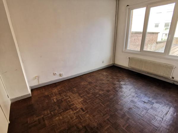 IMMEUBLE AVEC LOCAL COMMERCIAL APPARTEMENT EN DUPLEX ET GARAGE