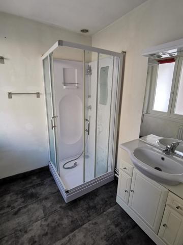 IMMEUBLE AVEC LOCAL COMMERCIAL APPARTEMENT EN DUPLEX ET GARAGE