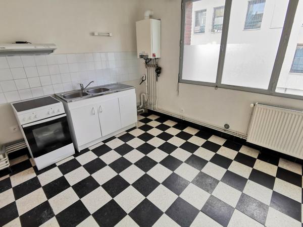 IMMEUBLE AVEC LOCAL COMMERCIAL APPARTEMENT EN DUPLEX ET GARAGE