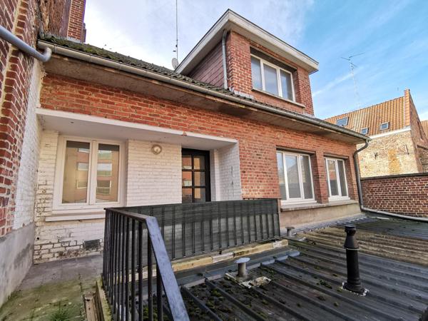 IMMEUBLE AVEC LOCAL COMMERCIAL APPARTEMENT EN DUPLEX ET GARAGE