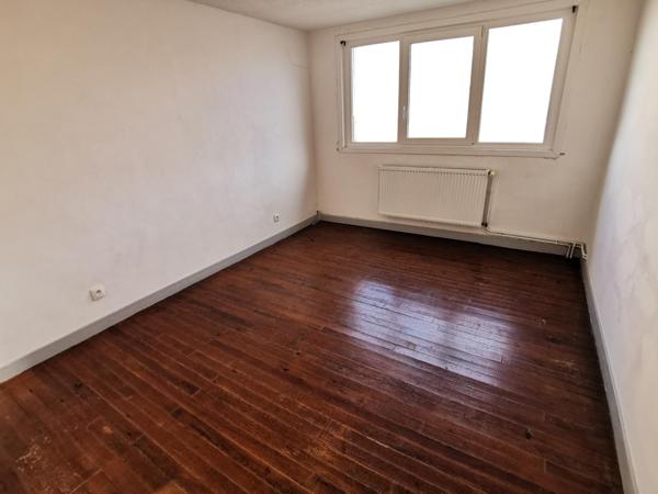 IMMEUBLE AVEC LOCAL COMMERCIAL APPARTEMENT EN DUPLEX ET GARAGE