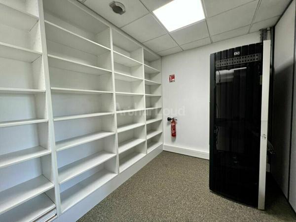 BUREAUX à VENDRE de 678.1 m²
