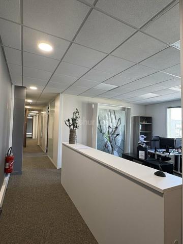 BUREAUX à VENDRE de 678.1 m²