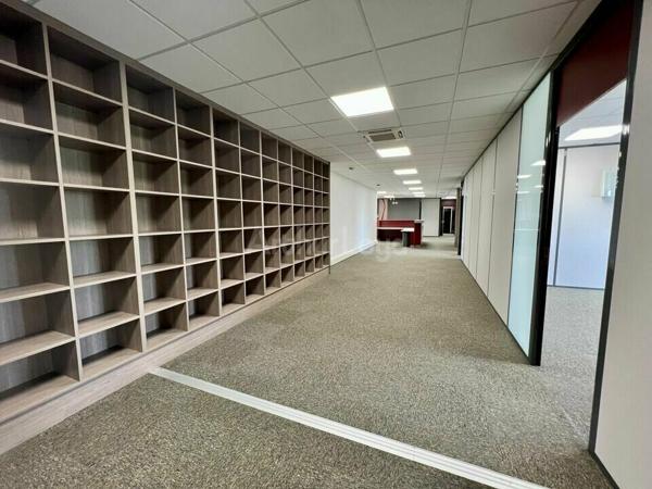 BUREAUX à VENDRE de 678.1 m²