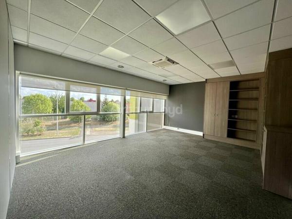 BUREAUX à VENDRE de 678.1 m²