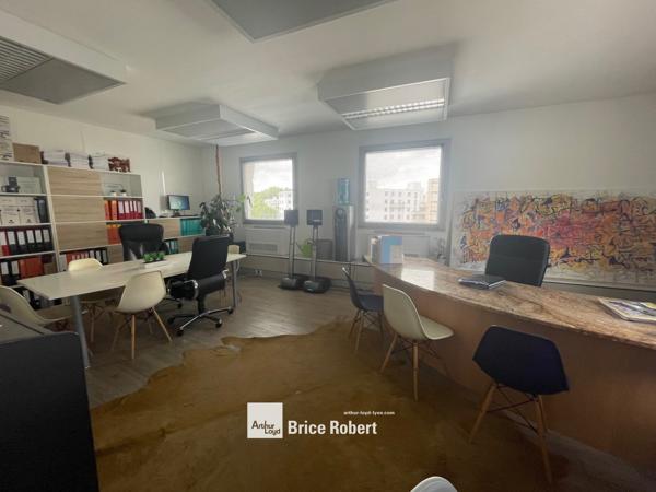 Bureaux à louer R+5 Villeurbanne immeuble emblématique avec parking sous sol