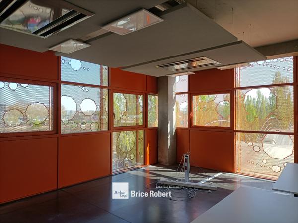Location bureaux à Lyon Confluence avec terrasse et architecture contemporaine