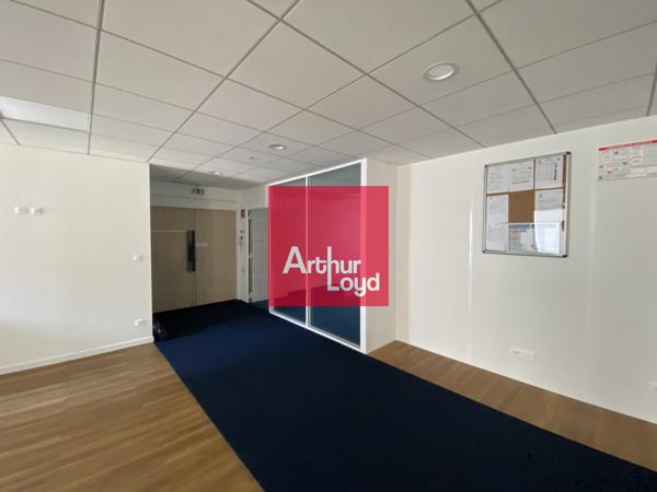 Bureaux à louer à Grenoble face au palais de justice avec parking sous-sol