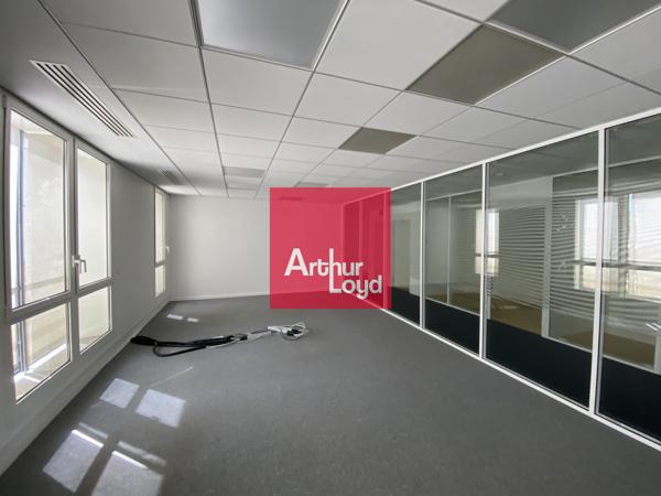 Bureaux à louer à Grenoble face au palais de justice avec parking sous-sol