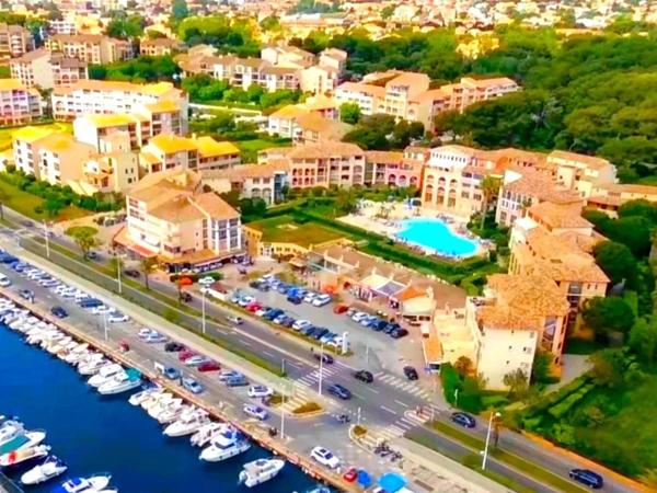 APPARTEMENT T2 TERRASSE + PARKING + PISCINE à vendre SIX-FOURS-LES-PLAGES (83)