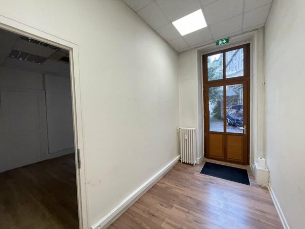 DANS UN IMMEUBLE DE CARACTERE BUREAUX CLIMATISES 65M² EN CENTRE VILLE