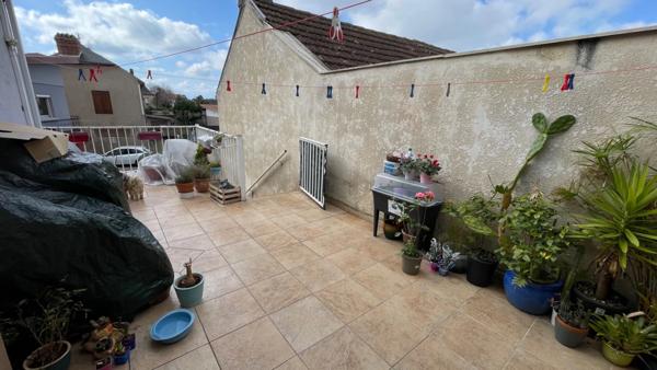 Immeuble 4 lots loués, 2T4, 1 T2 , un local commercial, un terrain pour parking, deux garages, Tarbes périphérie