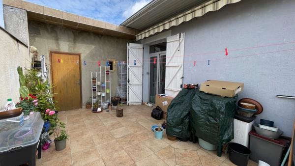 Immeuble 4 lots loués, 2T4, 1 T2 , un local commercial, un terrain pour parking, deux garages, Tarbes périphérie