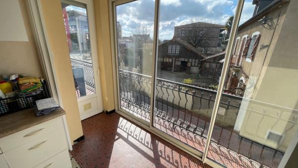 Immeuble 4 lots loués, 2T4, 1 T2 , un local commercial, un terrain pour parking, deux garages, Tarbes périphérie