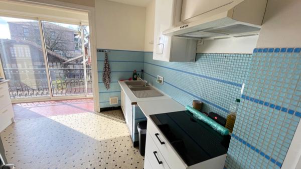 Immeuble 4 lots loués, 2T4, 1 T2 , un local commercial, un terrain pour parking, deux garages, Tarbes périphérie