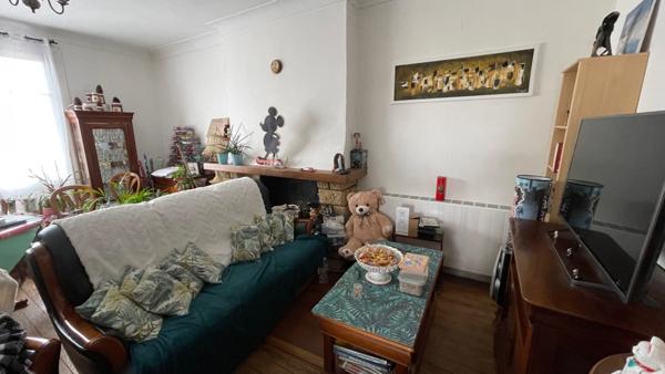 Immeuble 4 lots loués, 2T4, 1 T2 , un local commercial, un terrain pour parking, deux garages, Tarbes périphérie