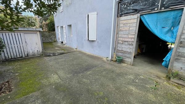 Immeuble 4 lots loués, 2T4, 1 T2 , un local commercial, un terrain pour parking, deux garages, Tarbes périphérie