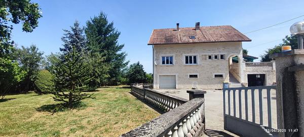 BANS, Grande maison de 196 m2 - 6 chambres + dépendance à fort potentiel