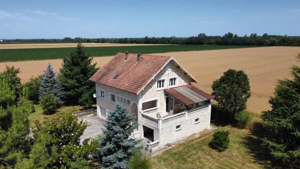 BANS, Grande maison de 196 m2 - 6 chambres + dépendance à fort potentiel