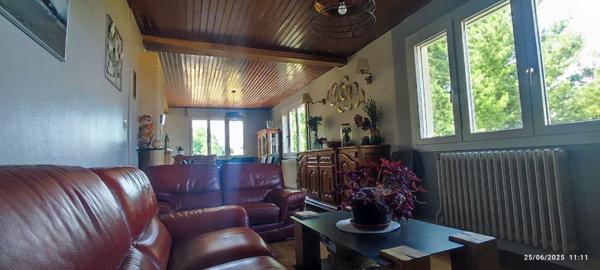 BANS, Grande maison de 196 m2 - 6 chambres + dépendance à fort potentiel