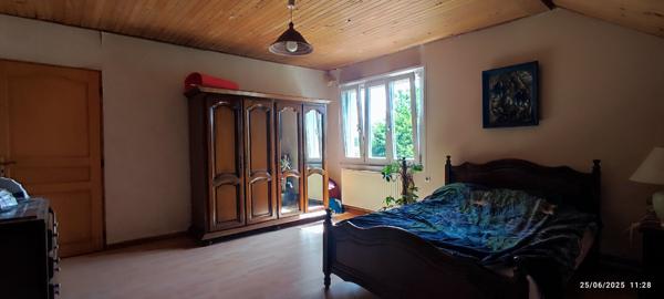 BANS, Grande maison de 196 m2 - 6 chambres + dépendance à fort potentiel