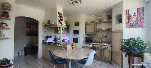 BANS, Grande maison de 196 m2 - 6 chambres + dépendance à fort potentiel