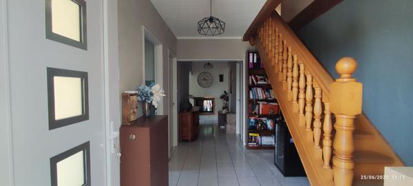 BANS, Grande maison de 196 m2 - 6 chambres + dépendance à fort potentiel