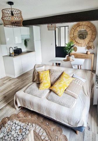 Dpt Aude (11), à vendre CARCASSONNE Immeuble de rapport de 118m244 Appartements : deux T2; deux T1bis