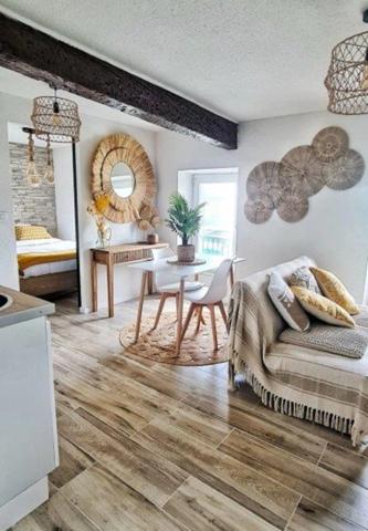 Dpt Aude (11), à vendre CARCASSONNE Immeuble de rapport de 118m244 Appartements : deux T2; deux T1bis