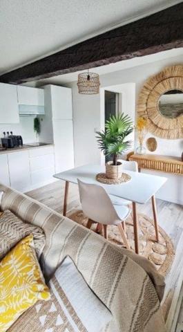 Dpt Aude (11), à vendre CARCASSONNE Immeuble de rapport de 118m244 Appartements : deux T2; deux T1bis