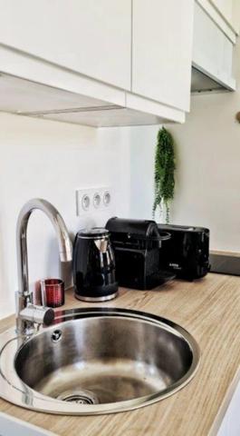 Dpt Aude (11), à vendre CARCASSONNE Immeuble de rapport de 118m244 Appartements : deux T2; deux T1bis