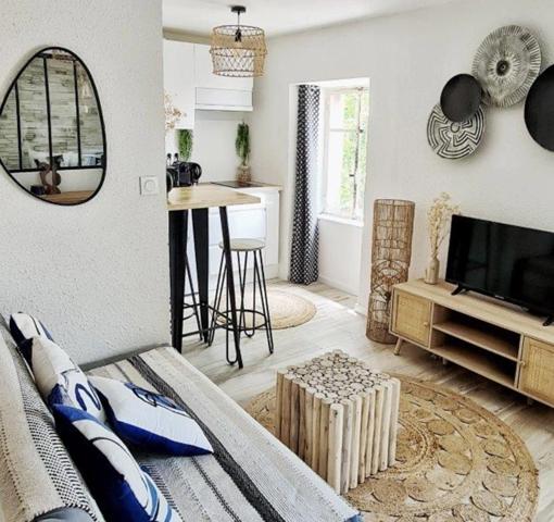 Dpt Aude (11), à vendre CARCASSONNE Immeuble de rapport de 118m244 Appartements : deux T2; deux T1bis