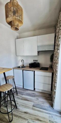 Dpt Aude (11), à vendre CARCASSONNE Immeuble de rapport de 118m244 Appartements : deux T2; deux T1bis