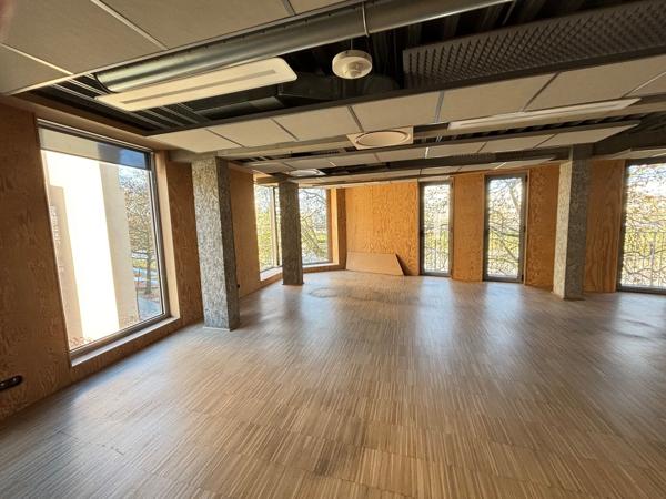 BUREAUX IDÉALEMENT SITUÉ SUR LÎLE DE NANTES-475 M²-VUE SUR LA LOIRE