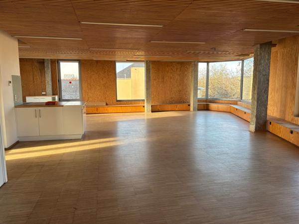 BUREAUX IDÉALEMENT SITUÉ SUR LÎLE DE NANTES-475 M²-VUE SUR LA LOIRE