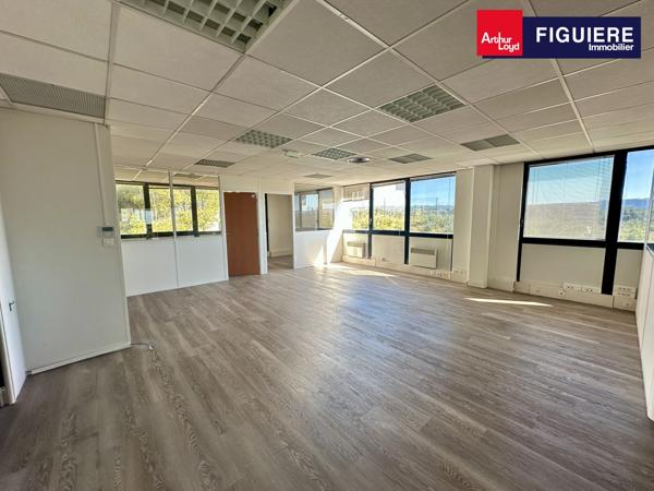 BUREAUX À LOUER AVEC VUE DÉGAGÉE À VITROLLES