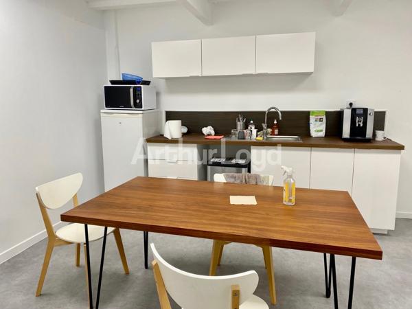 À VENDRE ou À LOUER - Bureaux en open space sécurisés avec kitchenette - Centre Lille