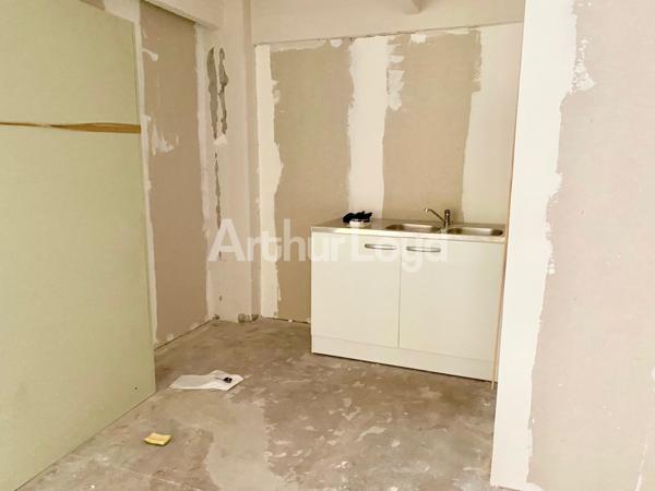À VENDRE ou À LOUER - Bureaux en open space sécurisés avec kitchenette - Centre Lille