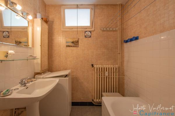 CHAMBERY (73000) : Appartement 3 pièces, 2 balcons, cave et garage