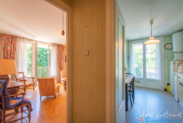CHAMBERY (73000) : Appartement 3 pièces, 2 balcons, cave et garage